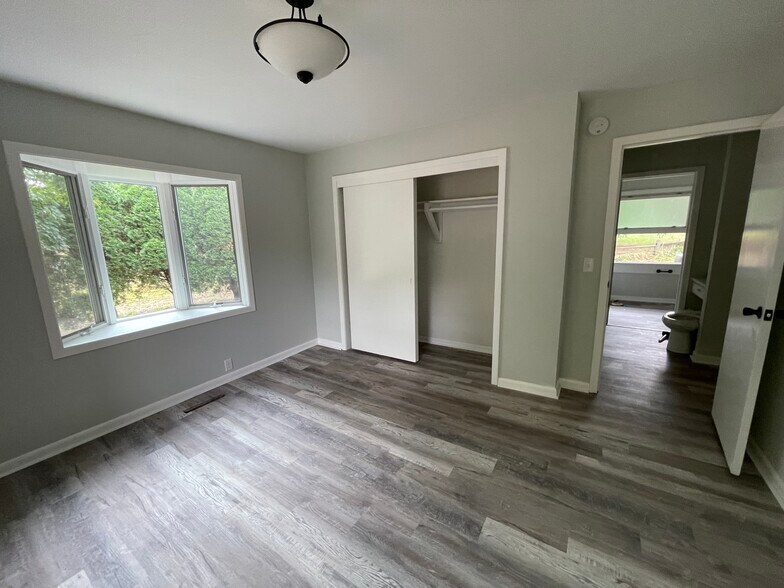 Building Photo - 532 Capitol Dr