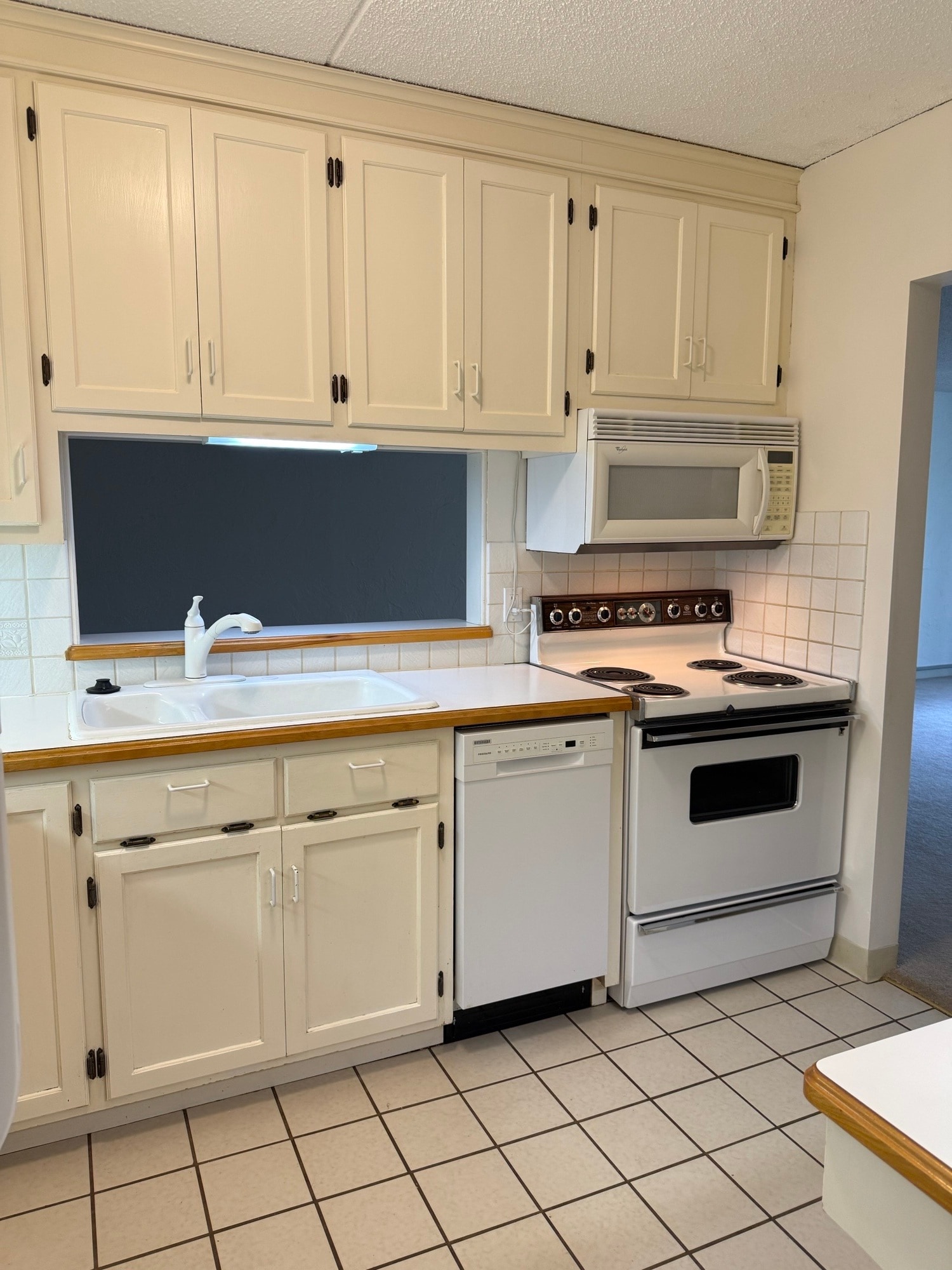 Kitchen - 10531 Cedar Lk Rd S