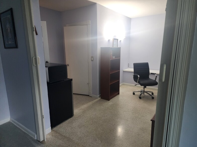 Building Photo - 465 S Fig Tree Ln