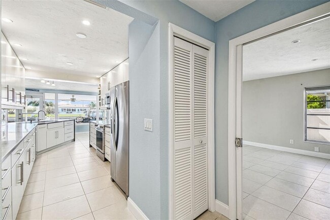 Building Photo - 5050 Porpoise Pl