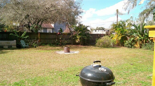 Building Photo - 303 E Plymouth St