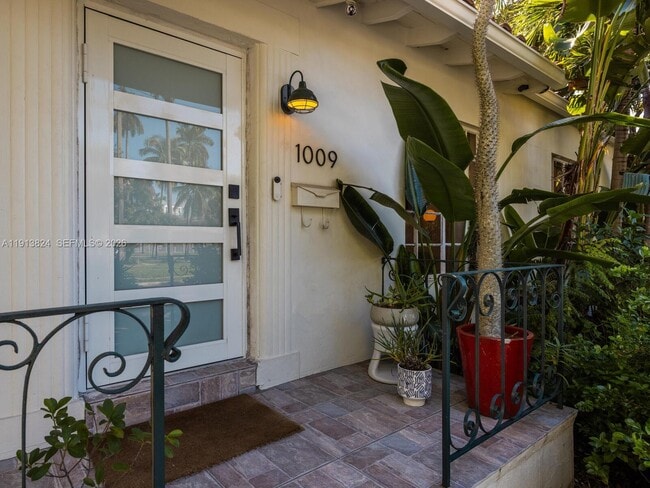 Building Photo - 1009 NW 11th Ct