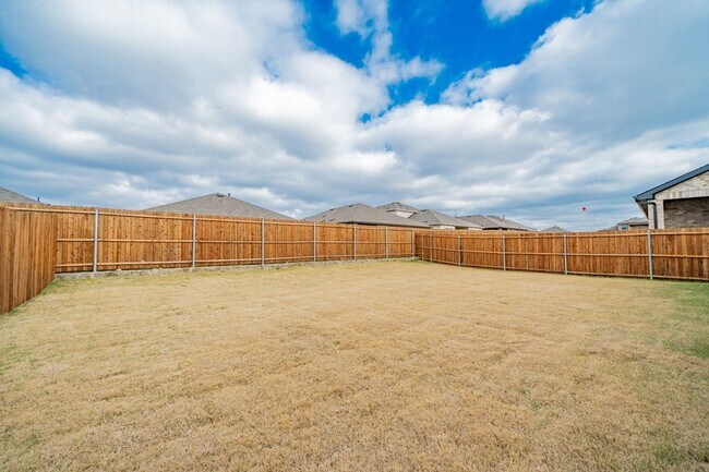 Building Photo - 2139 Thornton Dr