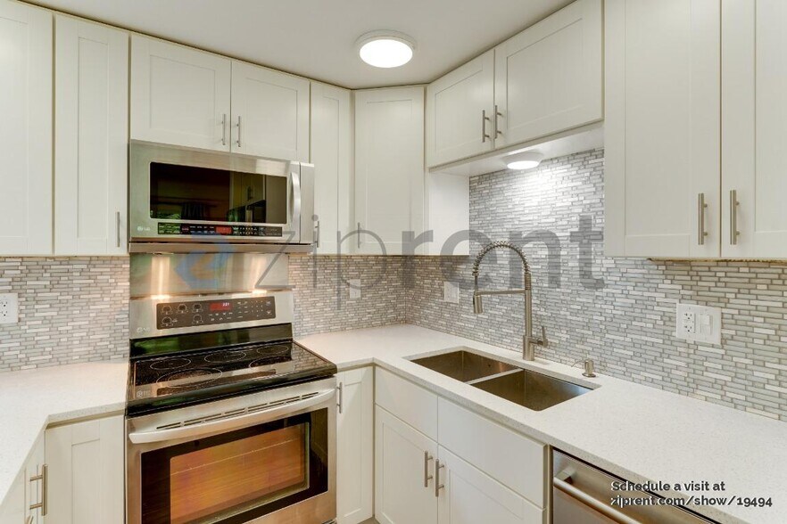 Building Photo - 5705 38th Ct SE
