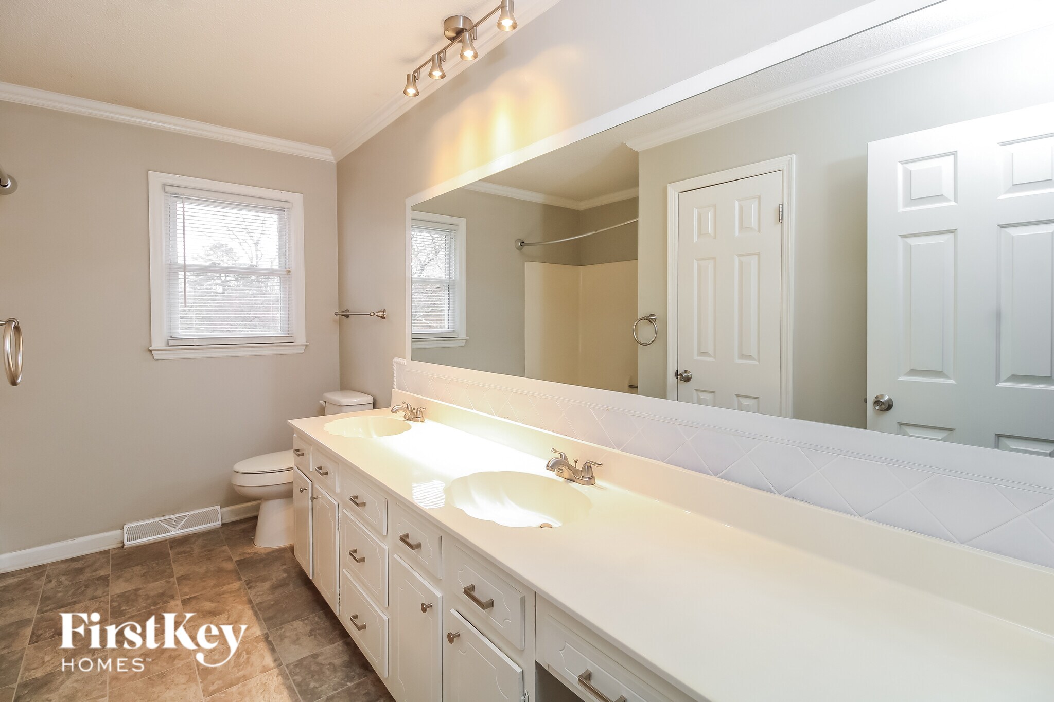 Building Photo - 535 Drumheller Rd