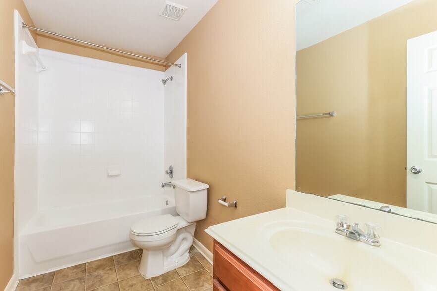 Building Photo - 22123 Greengate Dr
