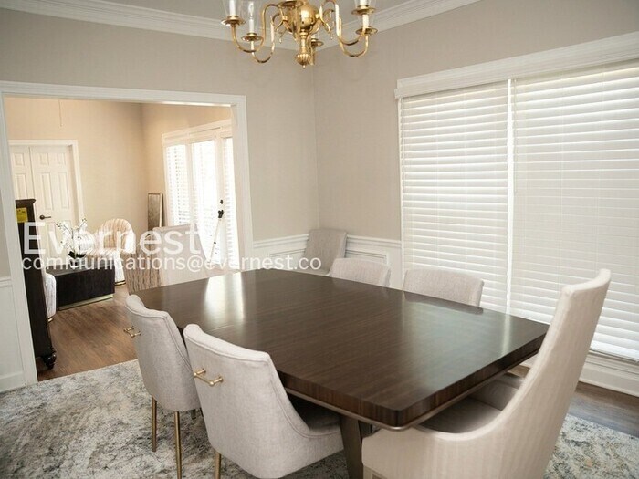 Building Photo - 4580 Village Dr
