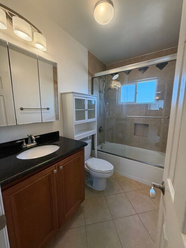 Building Photo - TEMECULA ST- BEAUTIFUL CONDO W/ VIEWS, IN-UNIT W/D, TILE FLOORING