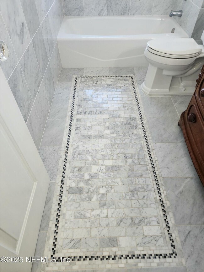 Building Photo - 212 St Johns Ave