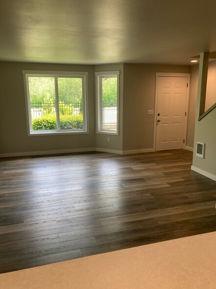 Building Photo - 620 27th Ave SE