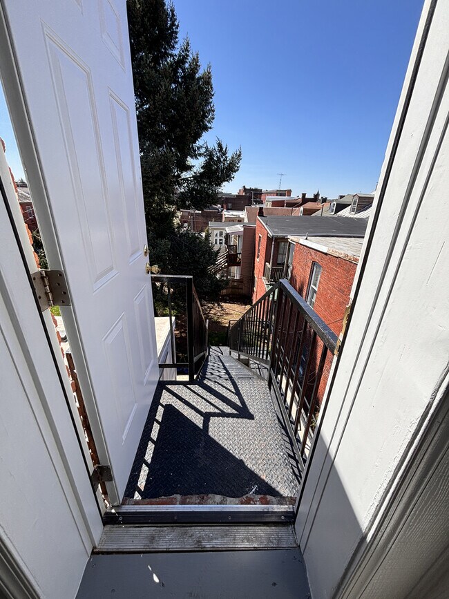 Building Photo - 208 S Duke St