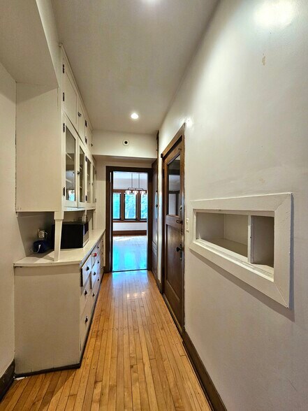 Building Photo - 5656 S Dorchester Ave