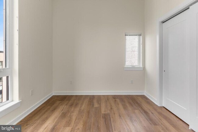 Building Photo - 2401 Frankford Ave