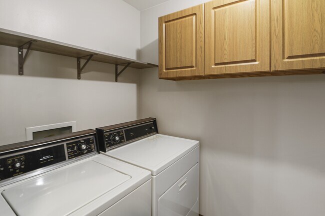 Building Photo - 2409 Heritage Dr
