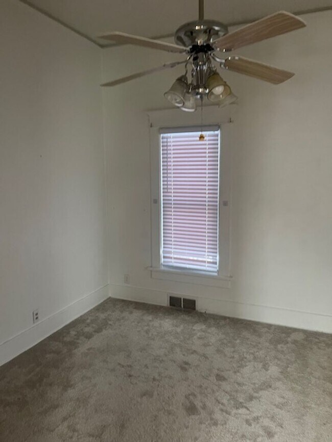 Building Photo - Renovated Bungalow