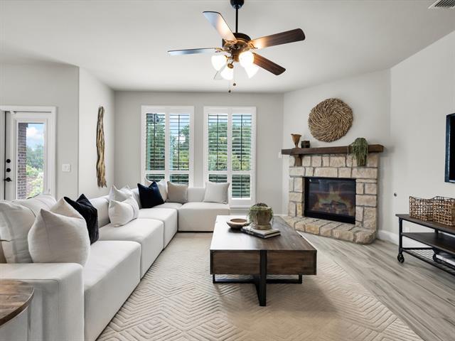 Building Photo - 310 Hawthorn Dr