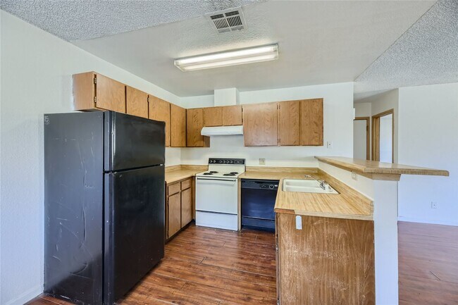 Building Photo - 2nd Story 2-Bed Condo with Tile Fireplace