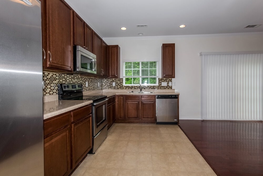 Building Photo - 6413 Prosperity Commons Dr