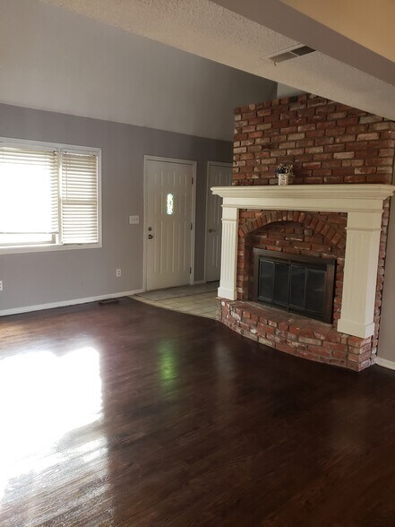 Building Photo - 6 NE 62nd Pl