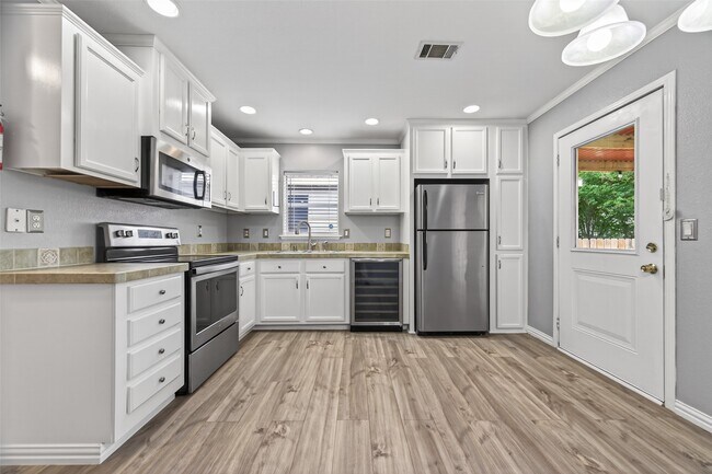 Building Photo - 21447 Sweet Grass Ln