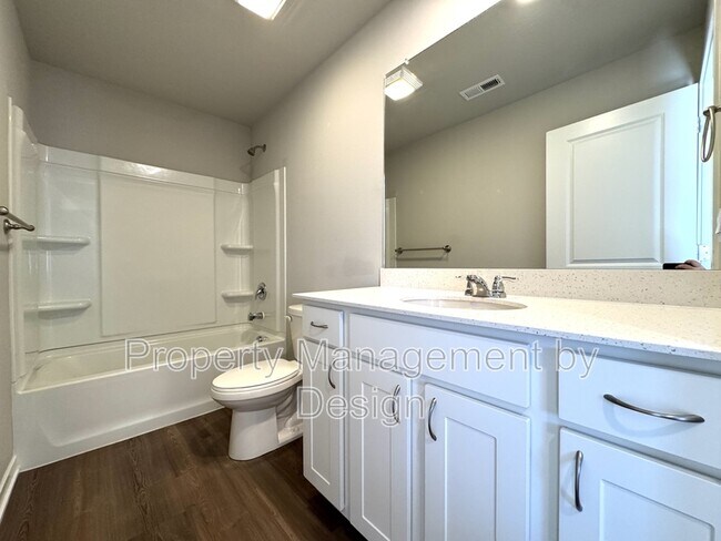 Building Photo - 9788 Crestview Dr