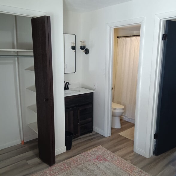 Building Photo - 651 S Snowflake Ln