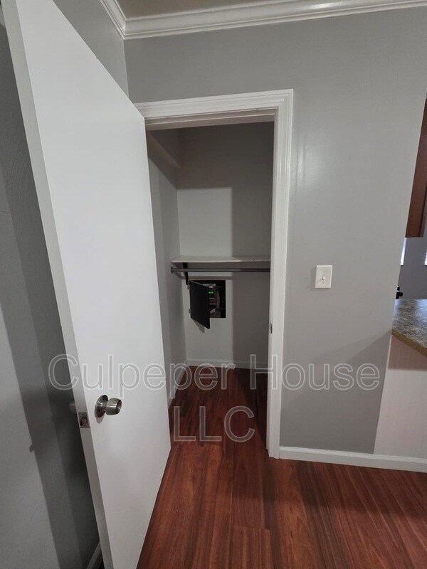 Building Photo - 2854 W Sylvania Ave