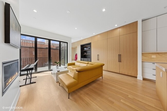 Building Photo - 1844 N Maud Ave