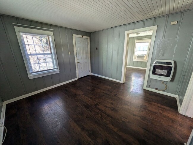 Building Photo - 975 Center St