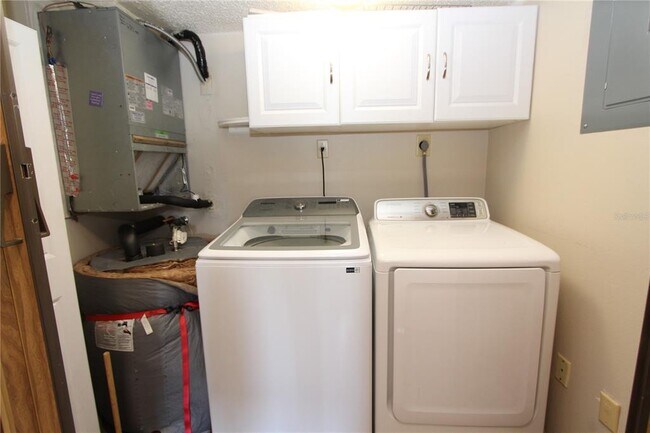 Building Photo - 6699 San Casa Dr