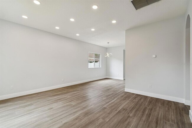 Building Photo - 18154 Sandy Pointe Dr