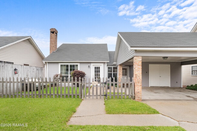 Building Photo - 401 Pinto St