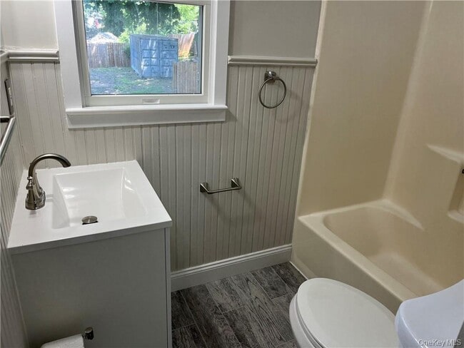 Building Photo - 598 NY-303