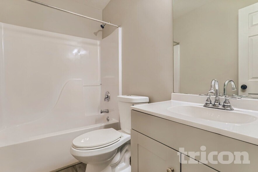 Building Photo - 270 Hayward Ln