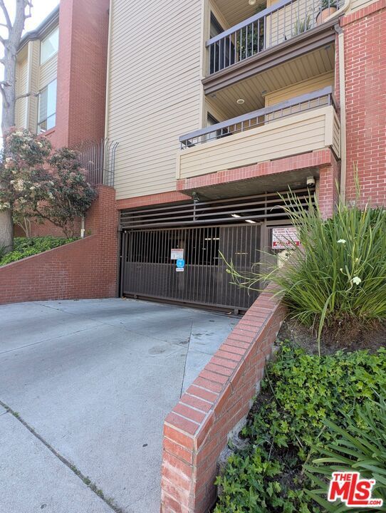 Building Photo - 835 S Lucerne Blvd