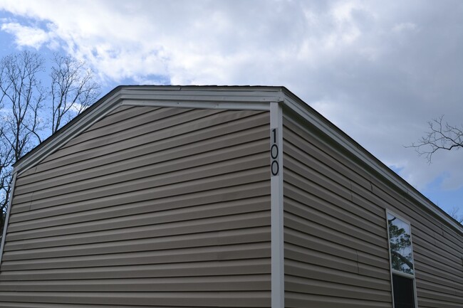 Building Photo - 100 Garlington Cir