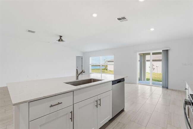 Building Photo - 8808 Bay Leaf Dr