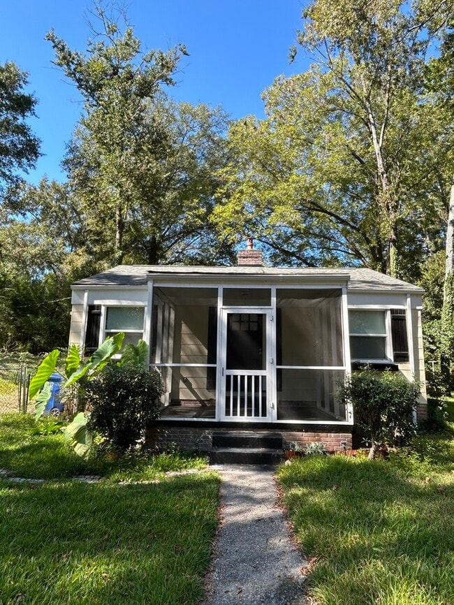 Primary Photo - 2331 Wesley Dr