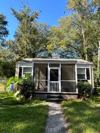 Building Photo - 2331 Wesley Dr