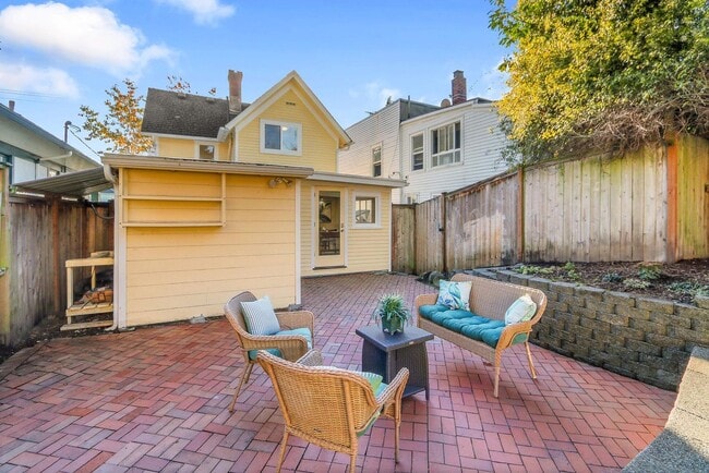 Building Photo - 2Bd/1Ba Seattle House