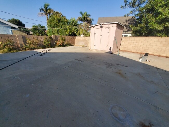 Building Photo - Single Family and Single Story Beautiful H...