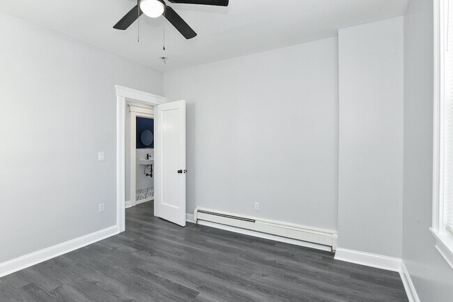 Building Photo - 540 61st St