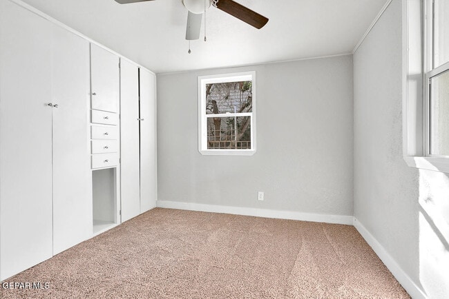 Building Photo - 5205 Yandell Dr