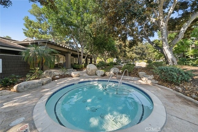 Building Photo - 82 Streamwood