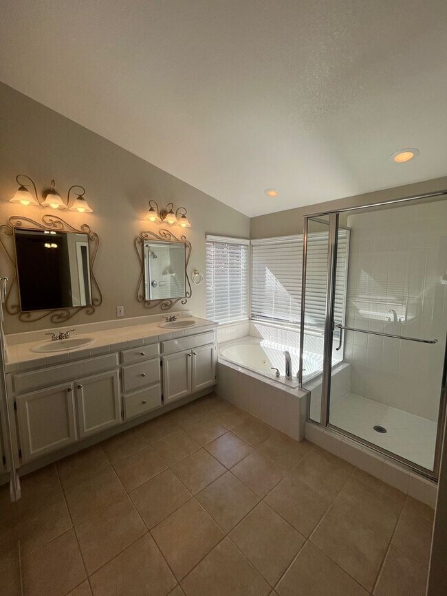 Building Photo - Updated 4 Bedroom 3 Bathroom Single Family...