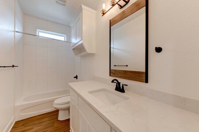 Building Photo - AVAILABLE NOW!