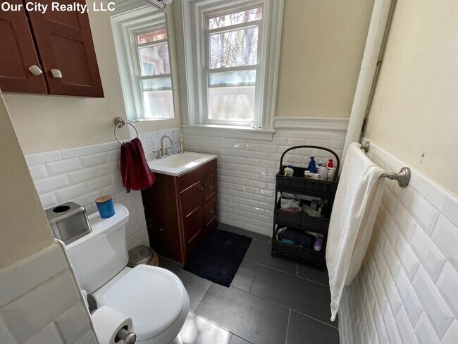Building Photo - 8 Craigie Cir