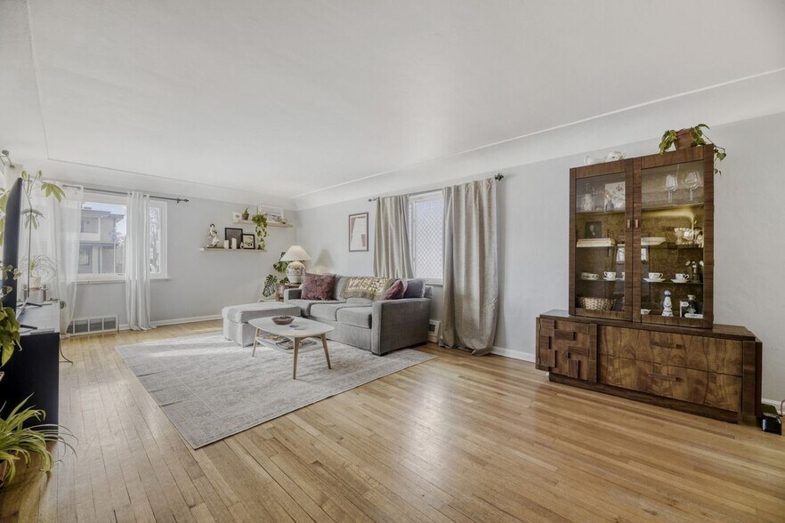 Building Photo - 2160 Osceola St