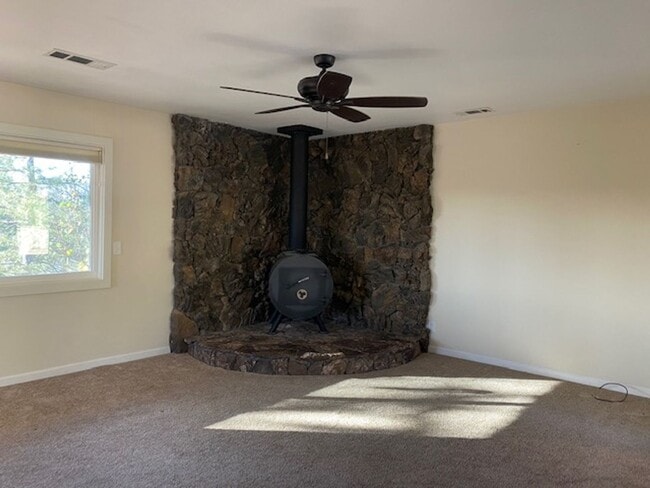 Building Photo - Beautiful 2 Bedroom/2 Bathroom Home with a Great Room, Fireplace and access to shared swimming pool