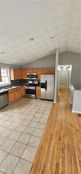 Building Photo - 80 Unit St